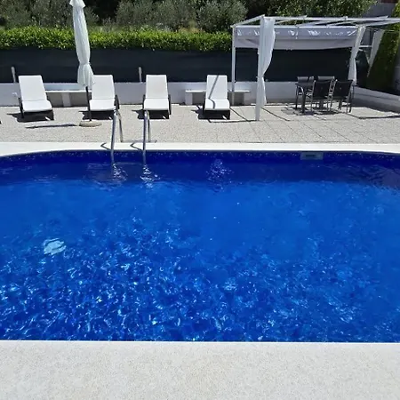 Maria アパート ラビン