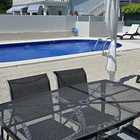 Maria アパート ラビン